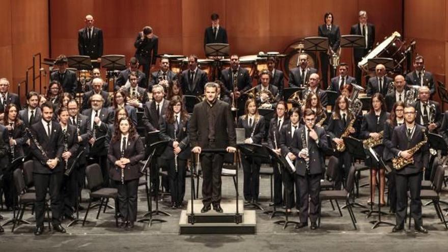 La Societat Unió Musical d&#039;Alcoi durante el concierto en el Teatro Calderón.