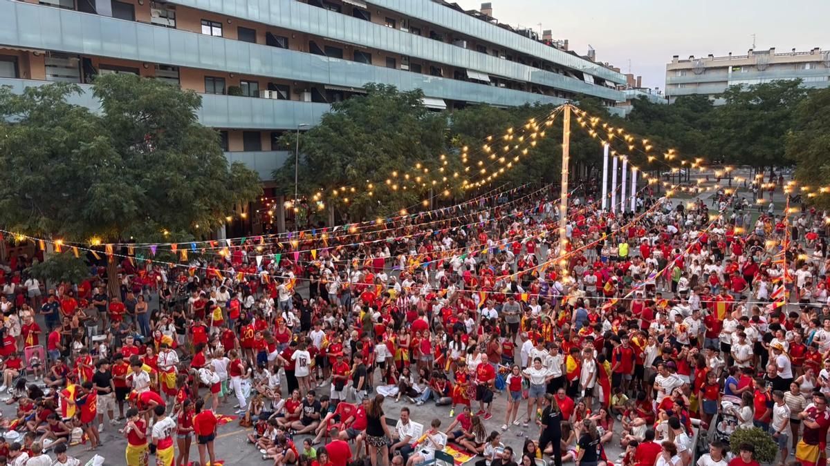 La celebración del triunfo de España en el Mundial de fútbol alegró el ambiente durante los actos prefestivos.