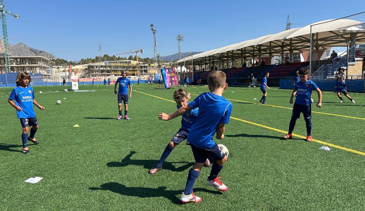 Este campus Barça Academy ha reunido a 100 niñ@s que durante 5 días van a vivir la experiencia de trabajar siguiendo los patrones de la metodología que se aplica en “la Masia".