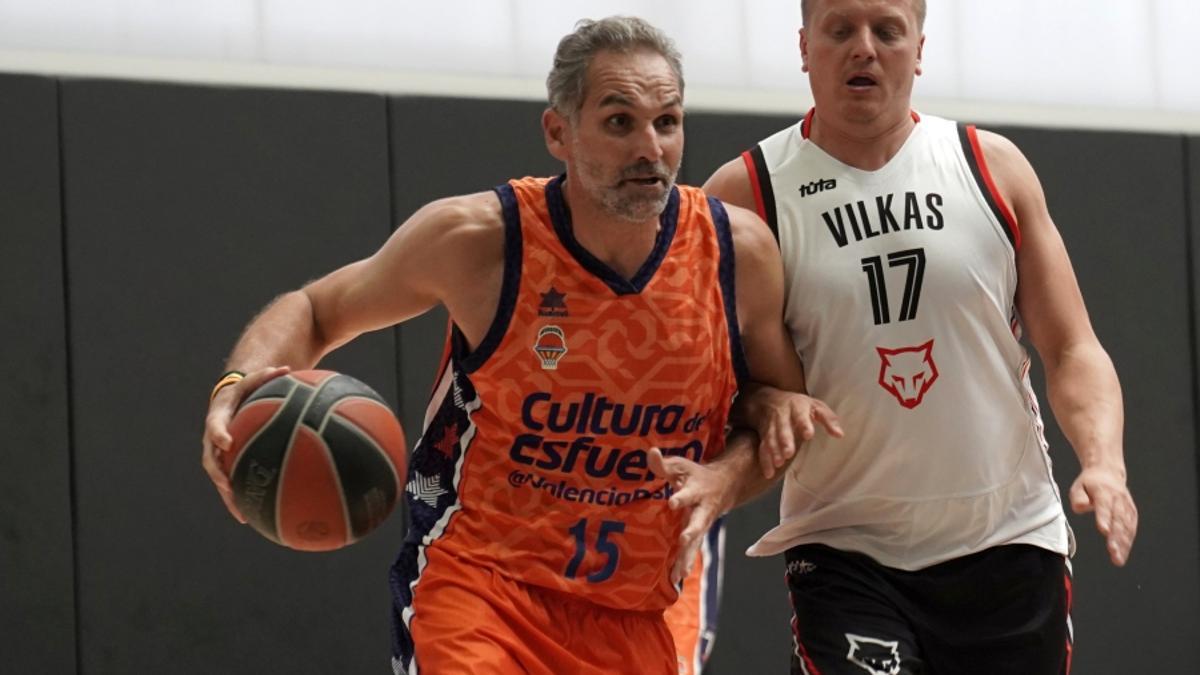 Víctor Luengo, capitán del equipo de leyendas del Valencia Basket