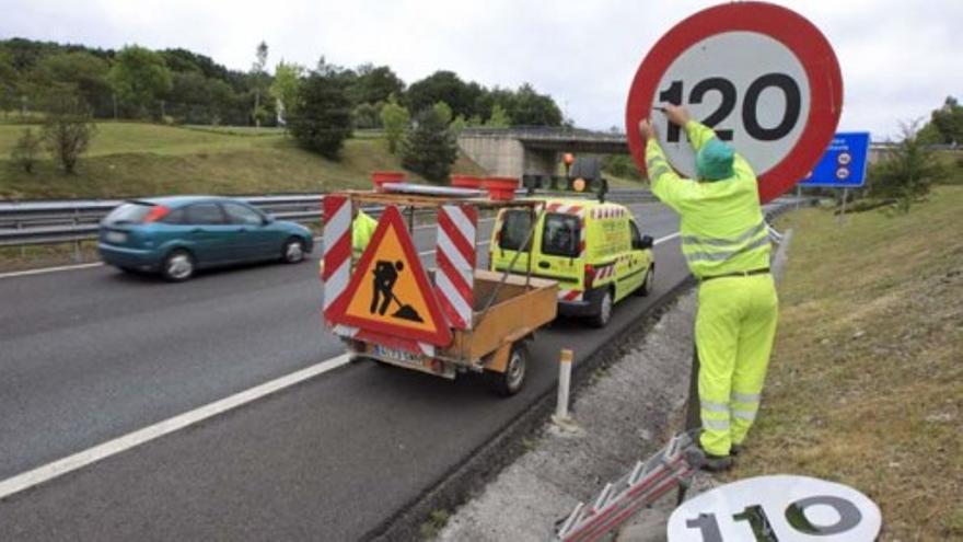 Comienza el cambio de las señales de tráfico para volver a los 120 km/h