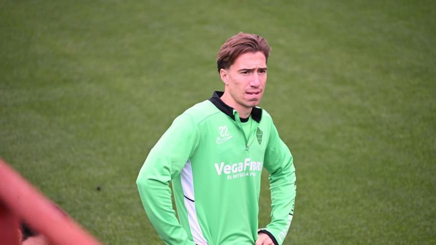 er, jugador del Elche: "Necesitamos que el estadio tenga la misma atmósfera que en el último partido"