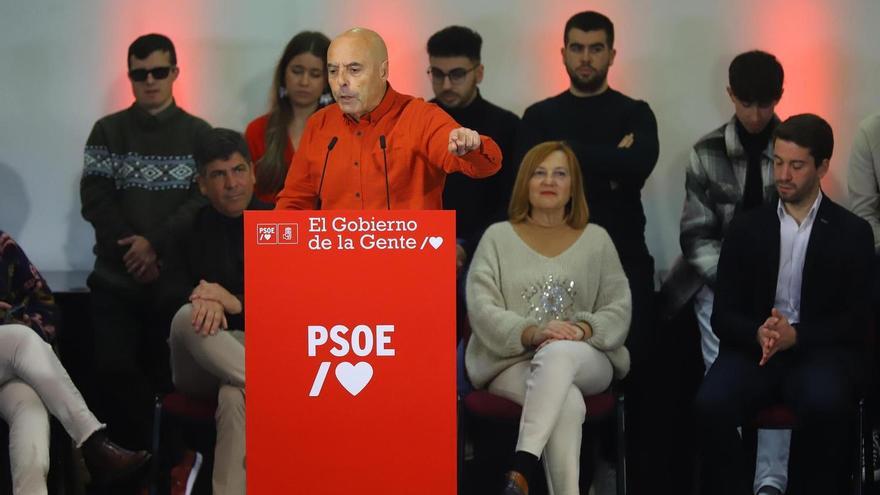 El candidato del PSOE, Antonio Hurtado, da galones a Carmen González en una lista muy renovada