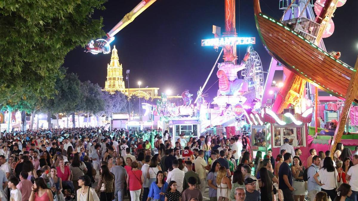 Imagen de la calle del Infierno el último sábado de la Feria de Córdoba.
