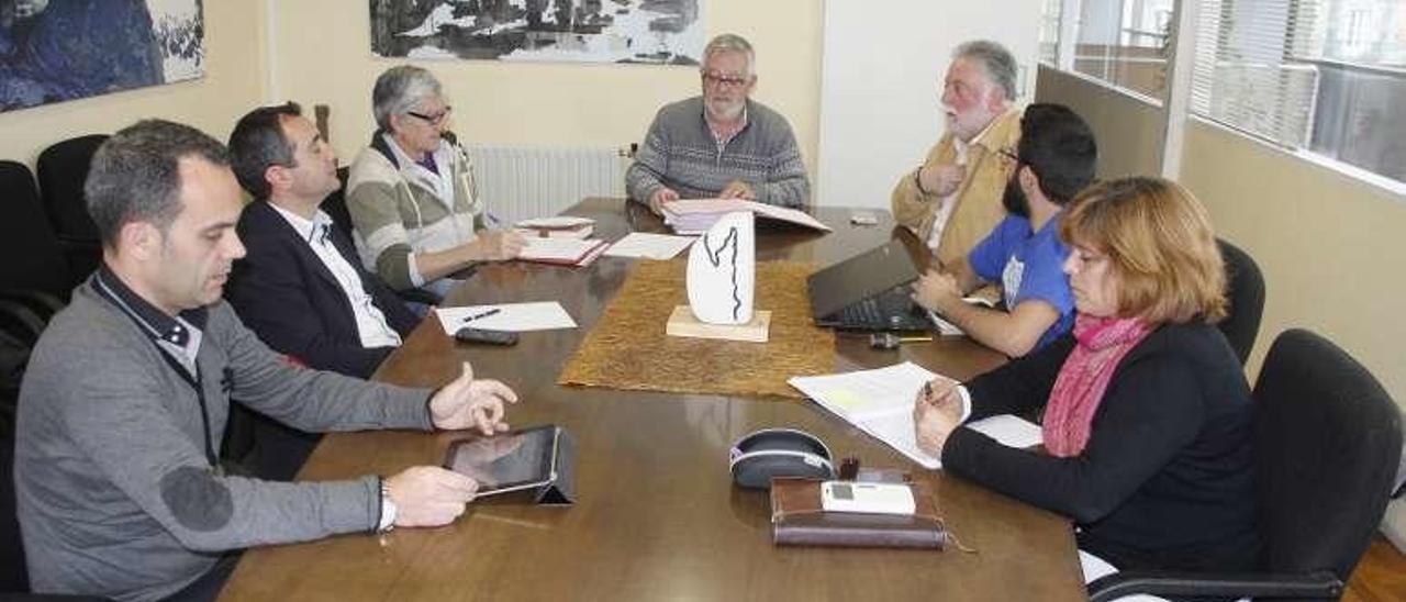 Junta de portavoces de Cangas celebrada ayer. // S.A.