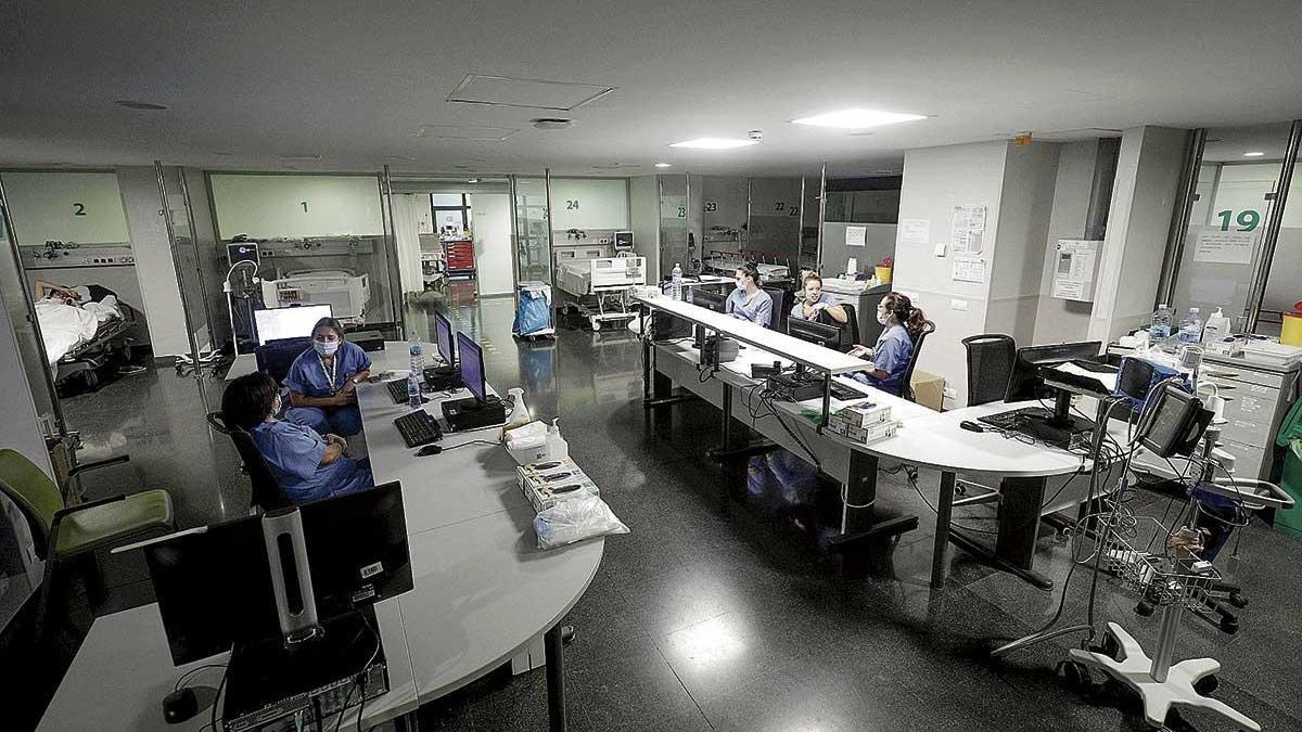 Sanidad en Mallorca: Denuncian un caos en las urgencias de Son Espases con 56 camas cerradas