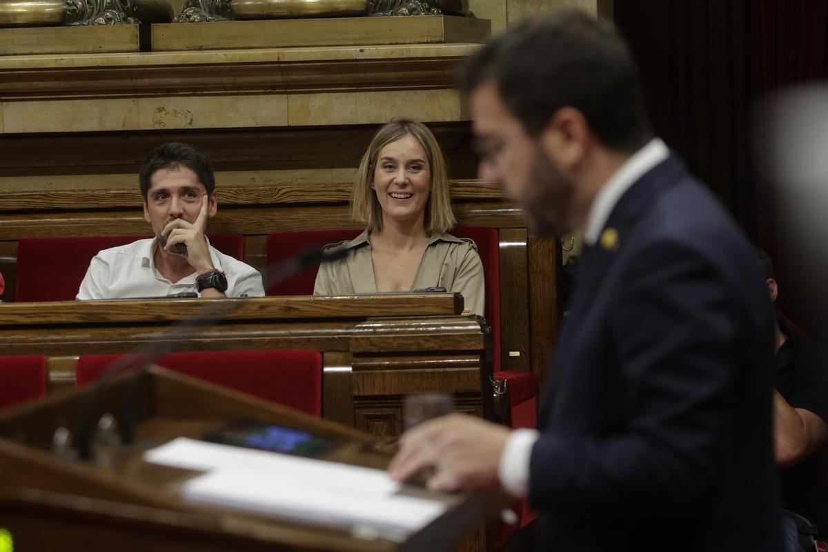 Jéssica Albiach y David Cid, durante una intervención de Pere Aragonès en el Parlament.
