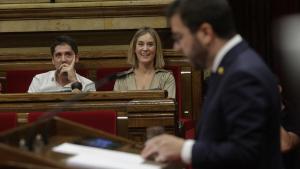 Jéssica Albiach y David Cid, durante una intervención de Pere Aragonès en el Parlament.