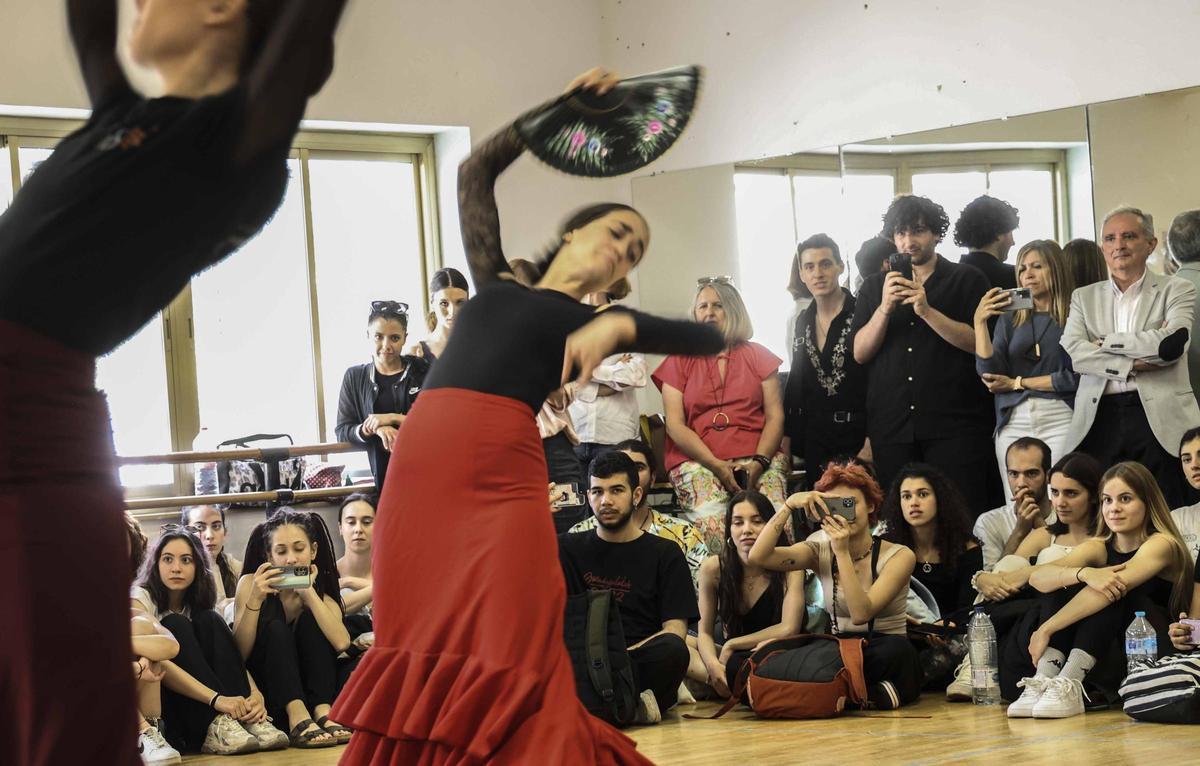 La danza se refugia en Alicante del terremoto de Turquía