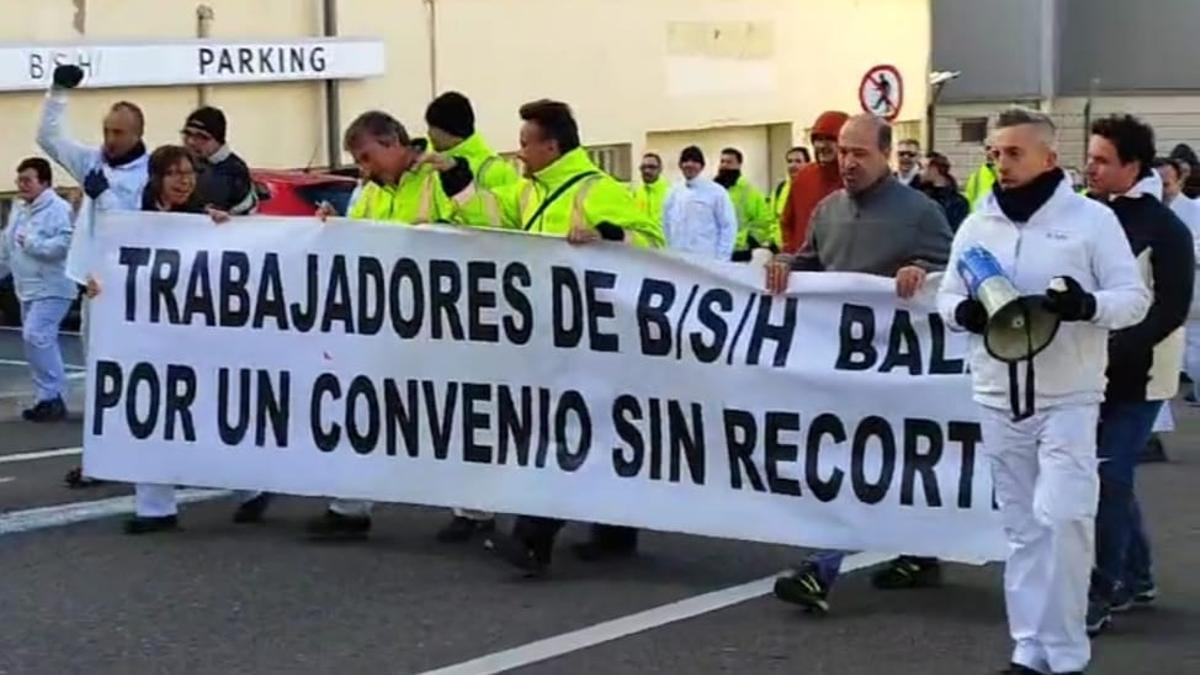 Protesta de trabajadores de BSH Electrodomésticos en Zaragoza, el pasado mes de diciembre.