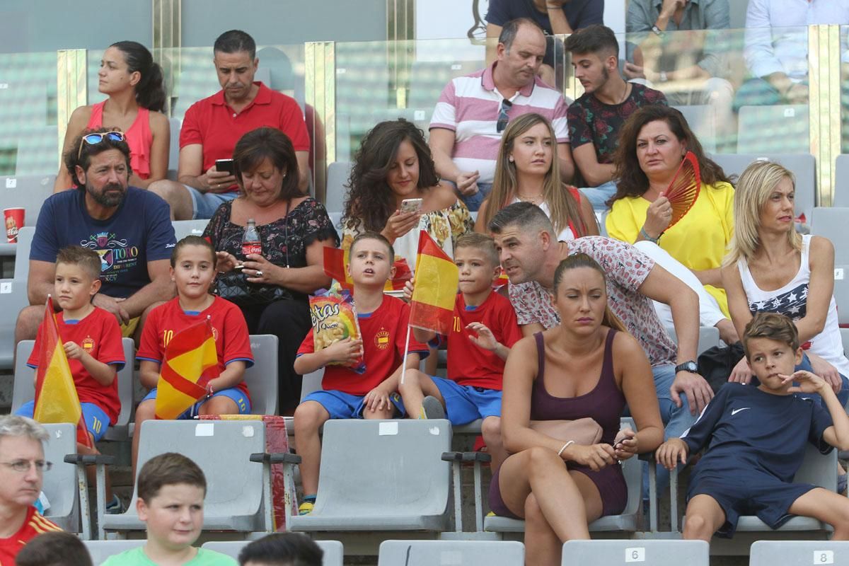 Aficionados en el encuentro de ‘La Rojita’