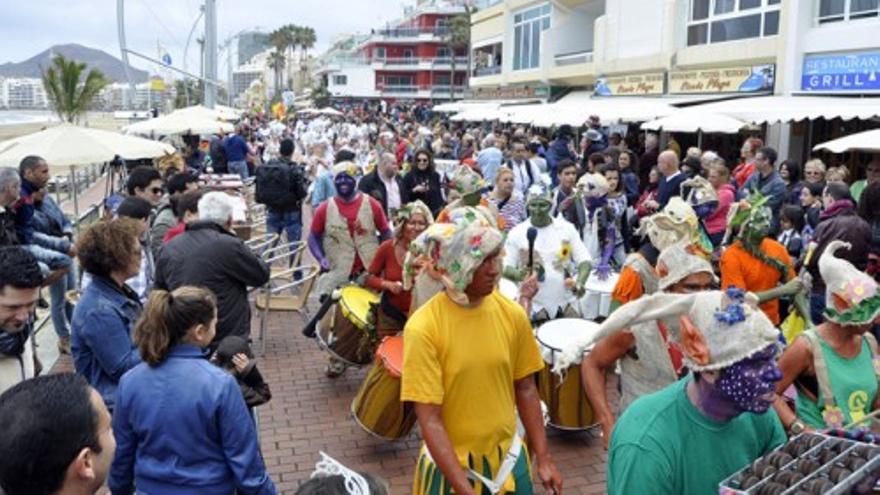 Pasacalles del Carnaval en Las Canteras