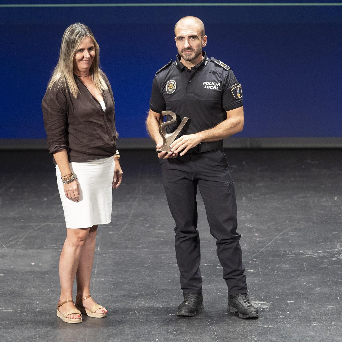 Los galardonados de los I Premios Valor y Servicio recogen sus distinciones: Compromiso con la sociedad Los galardonados de los I Premios Valor y Servicio recogen sus distinciones: Compromiso con la sociedad