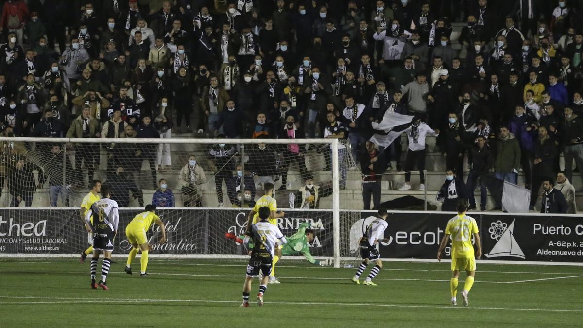 Acción del segundo gol de Unionistas.