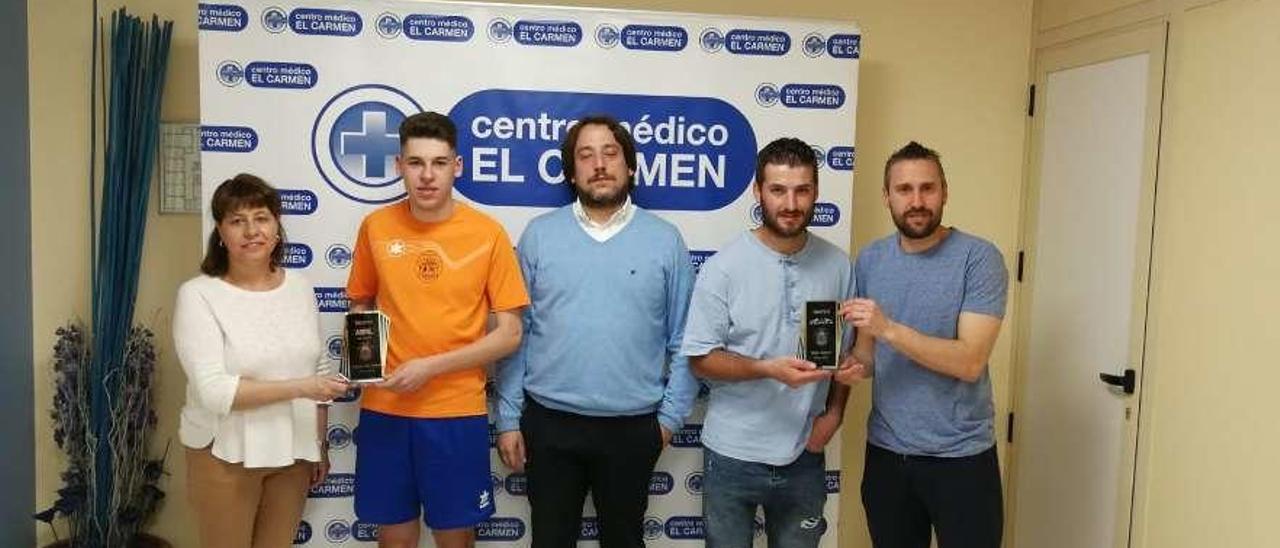 Acto de entrega de los trofeos a los jugadores premiados del Sala Ourense. // Enzo Santiago