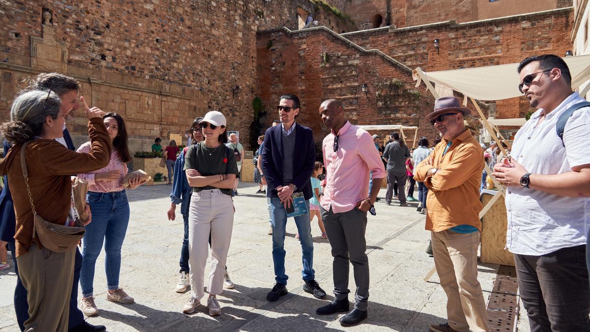 Visita al Biomercado de Cáceres por parte de los socios del proyecto 'Urbact Tourism Friendly Cities'.