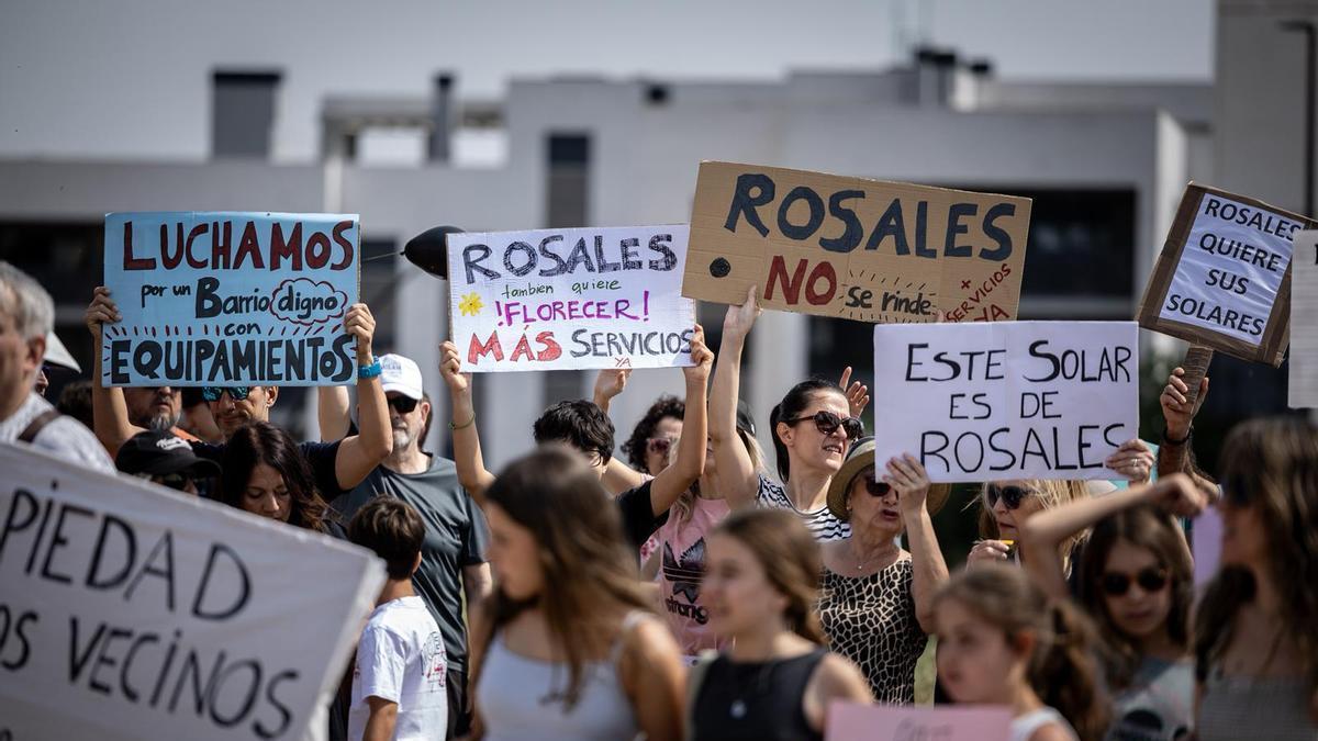 Protesta en Rosales del Canal por el solar elegido para construir 192 viviendas públicas.