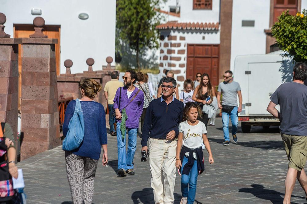 AMBIENTE TURISTAS EN TEJEDA