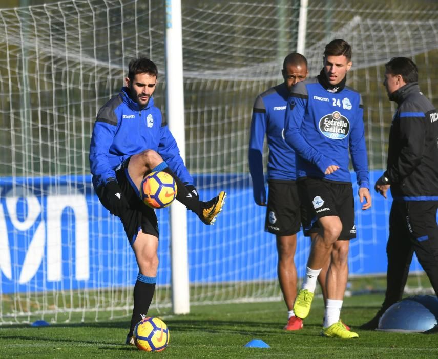 Florin Andone se reincorpora al trabajo junto al resto de sus compañeros después de perderse el partido contra el Barcelona.