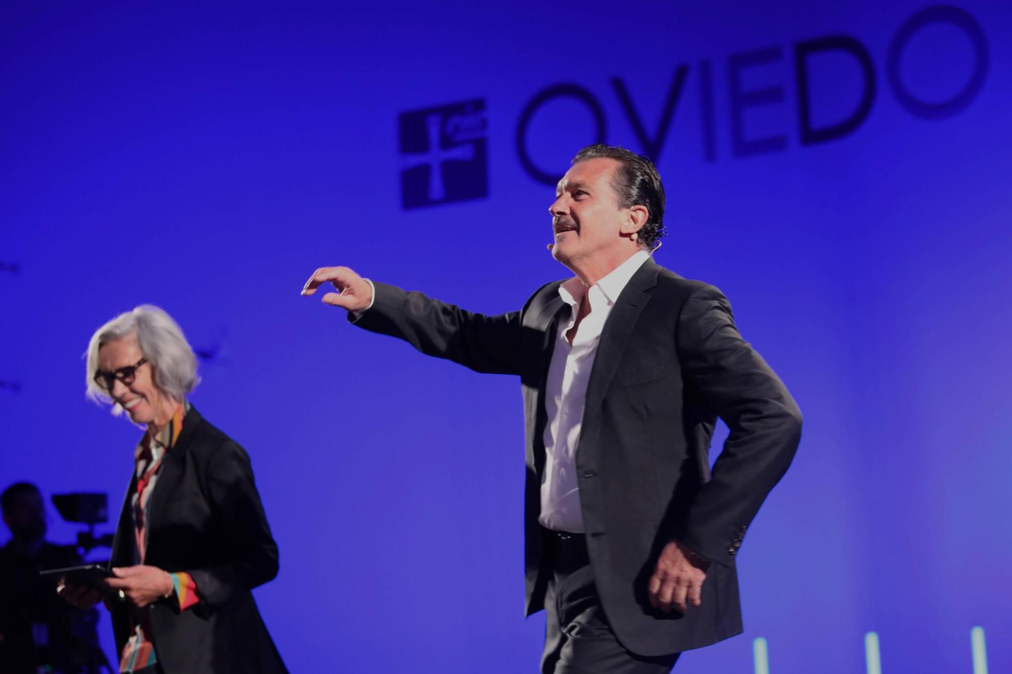 Encuentro entre Meryl Streep y Antonio Banderas en el Palacio de Congresos de Oviedo