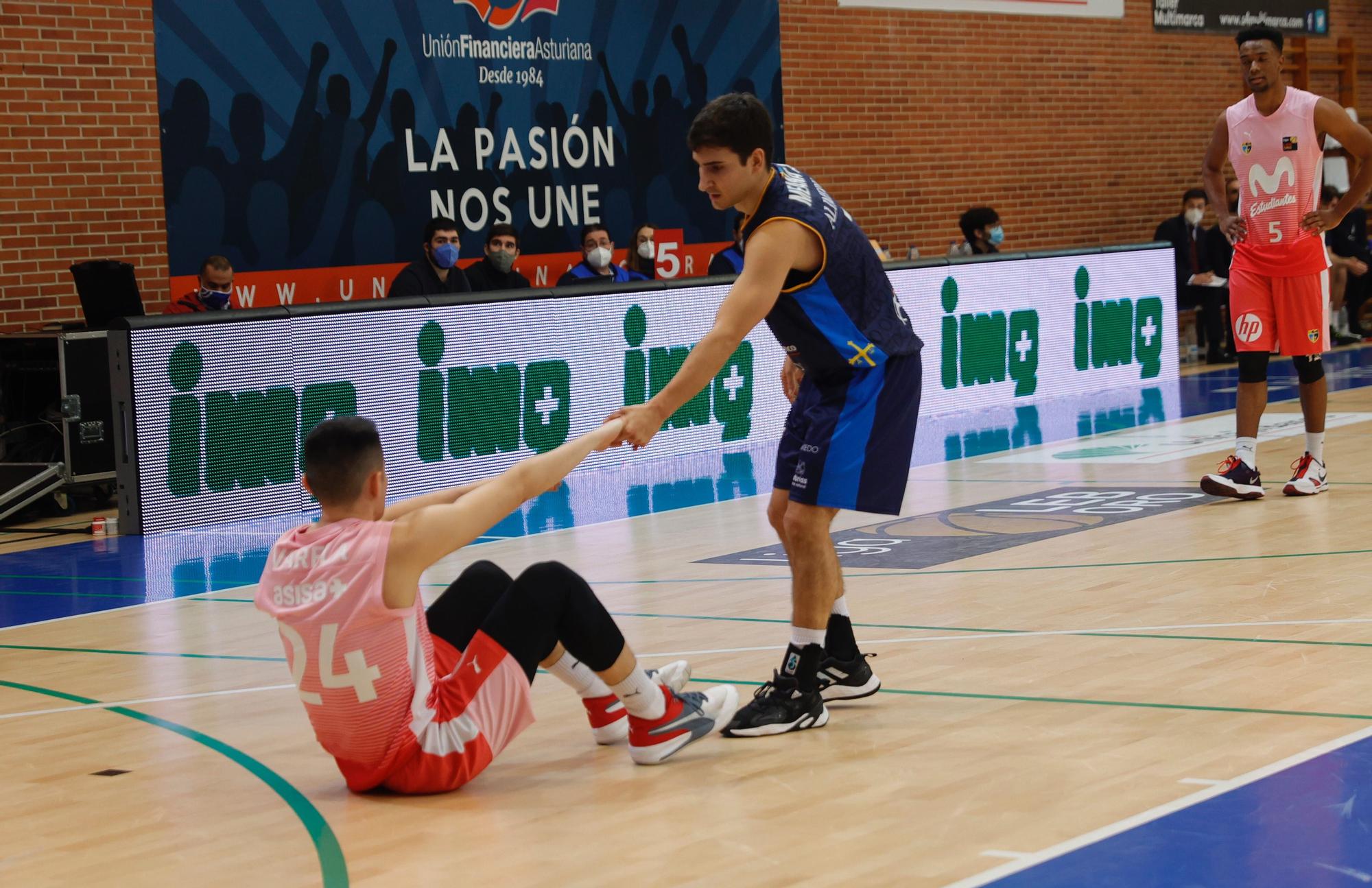 En imágenes: así fue el partido entre el Oviedo Baloncesto y el Estudiantes