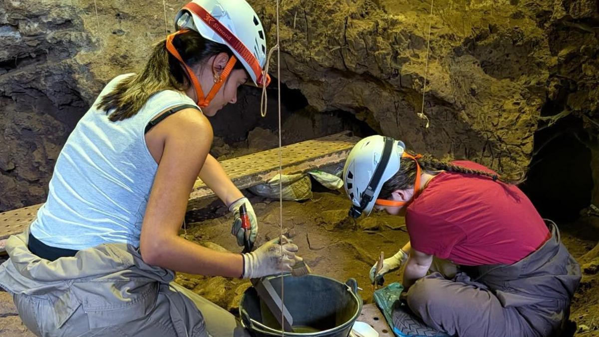 Excavaciones de las cuevas de Fuentes de León.