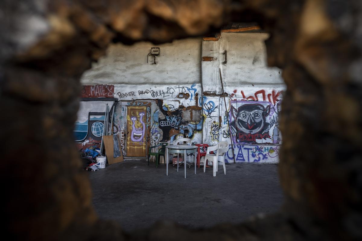 Puerta de una de las infraviviendas
