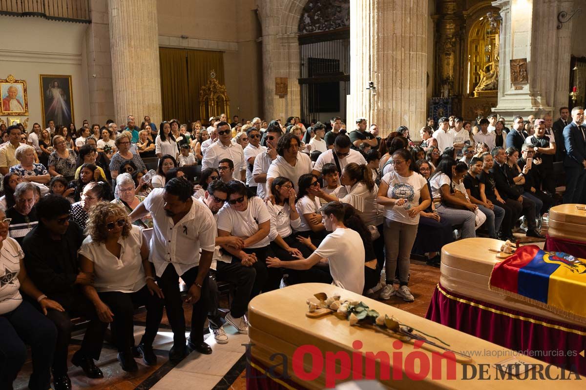 Imágenes del funeral en Caravaca de algunas de las víctimas del incendio en las discotecas de Murcia