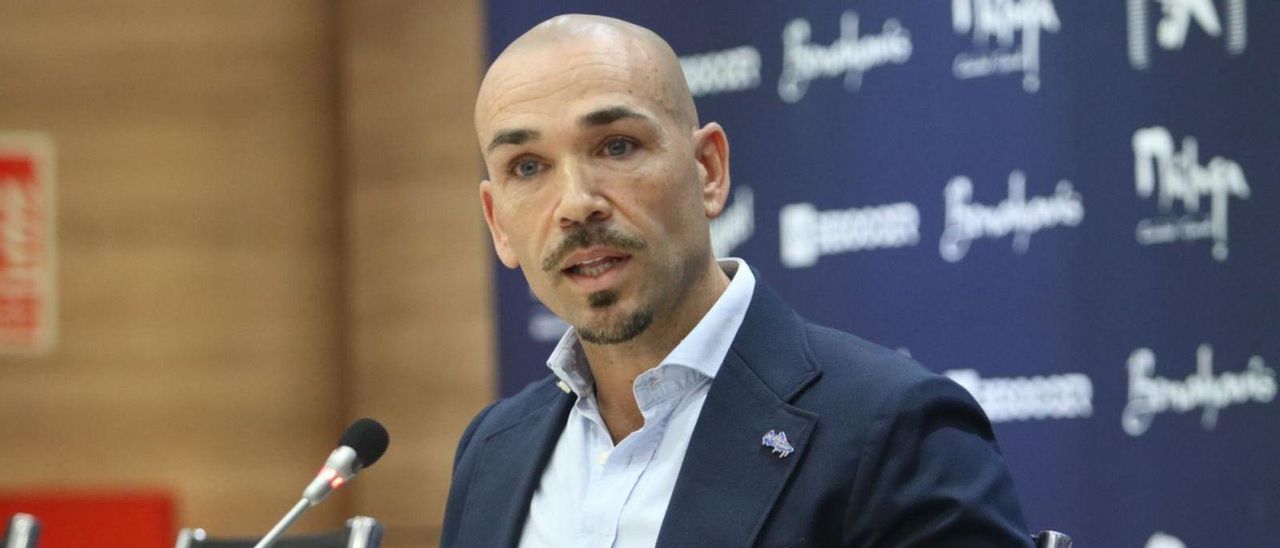 Manolo Gaspar, director deportivo del Málaga CF, durante una rueda de prensa en La Rosaleda. | ÁLEX ZEA