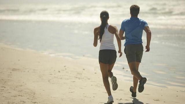 En la playa, el deporte se practica con más intensidad.