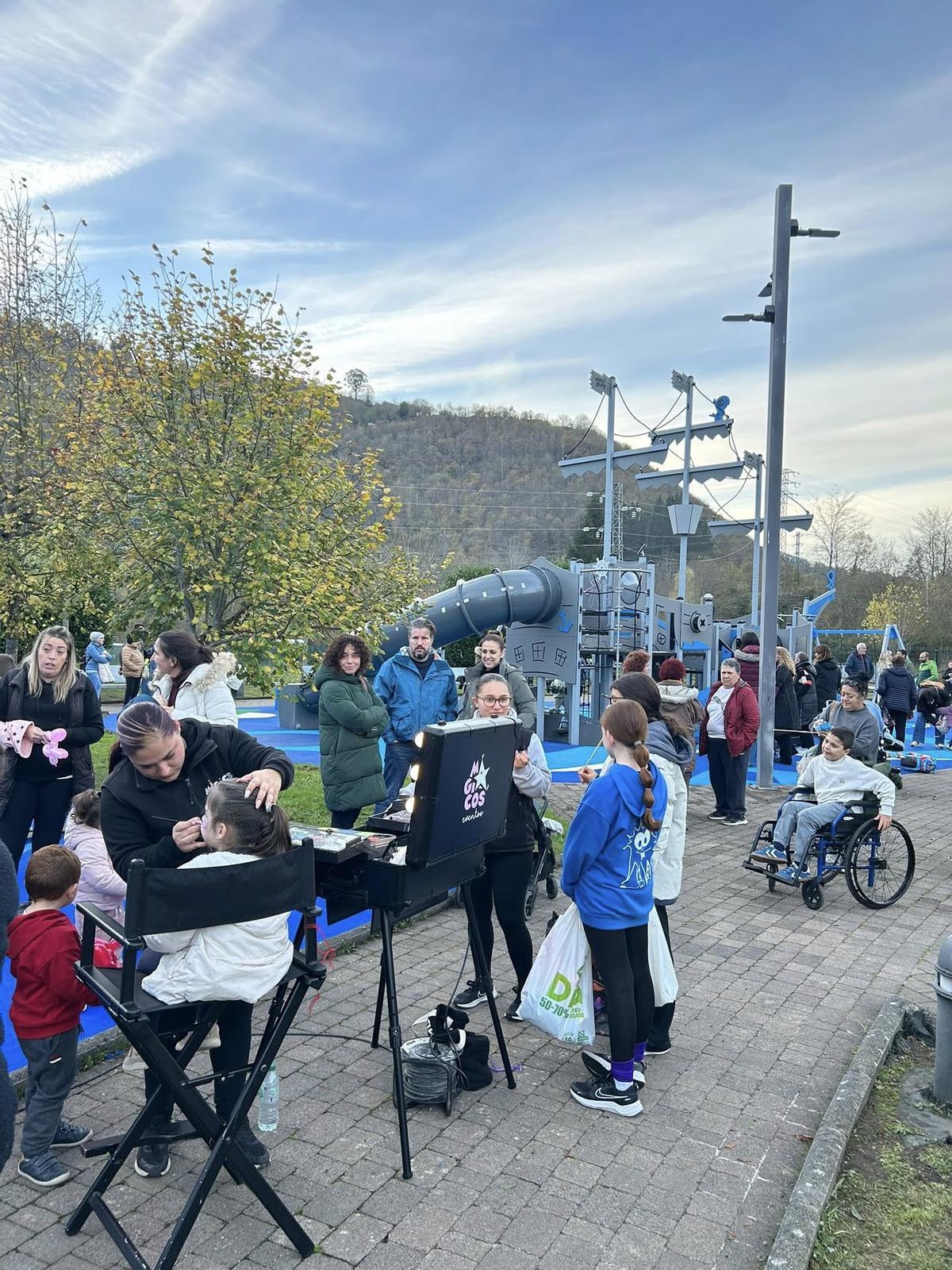 Actividades de pintacaras en la inauguración.
