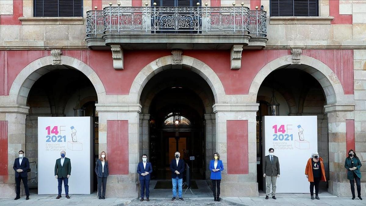 Los candidatos de las fuerzas politicas que concurren en las elecciones catalanas del 14F (izda-dcha)  Ignacio Garriga (Vox)  Alejandro Fernandez (PPC)  Jessica Albiach (En Comu-Podem)  Pere Aragones (ERC)  Carles Carrizosa (Ciudadanos)  Angels Chacon (PDeCAT)  Salvador Lila (PSC)  Dolors Sabater (CUP)  y Laura Borras (JxCAT)  posan para la Agencia Efe ante la fachada del Parlament de Cataluna  este sabado  durante la jornada de reflexion  EFE Alberto Estevez
