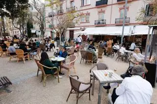 La restauración de Ibiza abre dos horas y media por la noche: «Más que un alivio, es un follón»