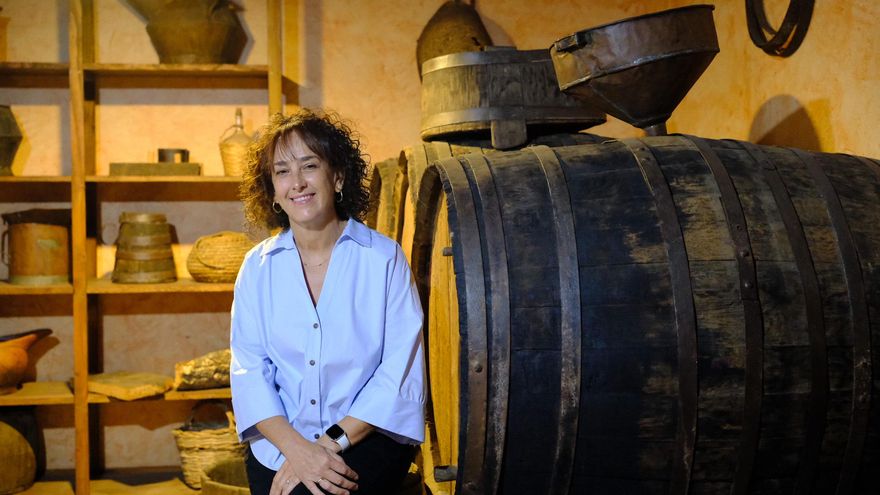 Rosa Hernández, enóloga del Cabildo de Gran Canaria: &quot;Al inicio no me dejaban entrar en las bodegas por ser mujer&quot;