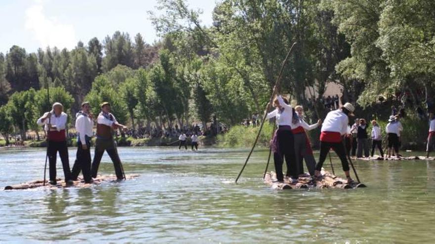 «La Maderada» de Cofrentes por el río Cabriel es la única Fiesta de Interés Turístico en El Valle.