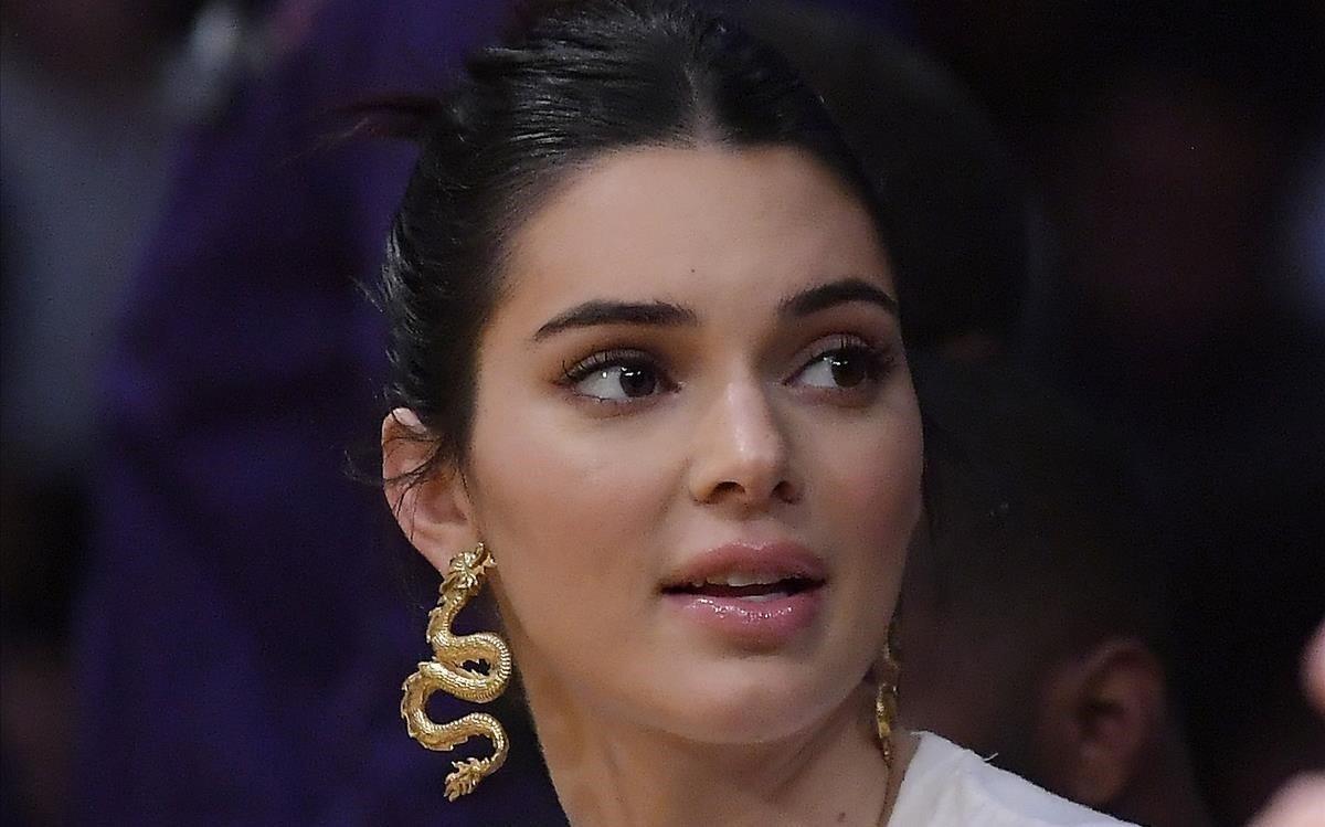 lmmarco46765886 kendall jenner watches during the first half of an nba baske200521112425