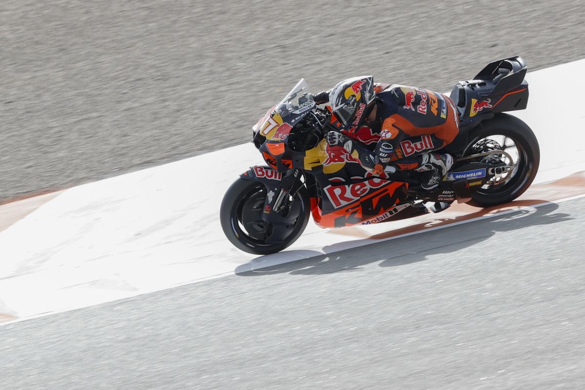 Pedro Acosta, rueda en Valencia