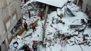 Rescate contrarreloj a 20 grados bajo cero: así trabajan los bomberos españoles en Turquía