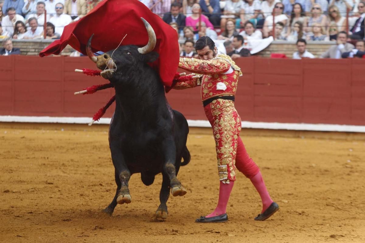 FOTOS: Roca Rey corta una oreja en la segunda de abono.