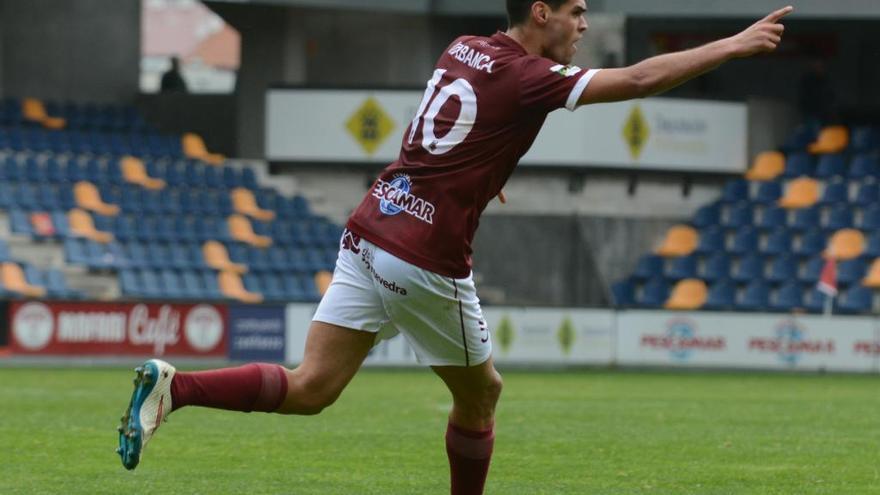 Abel Suárez celebrando un gol