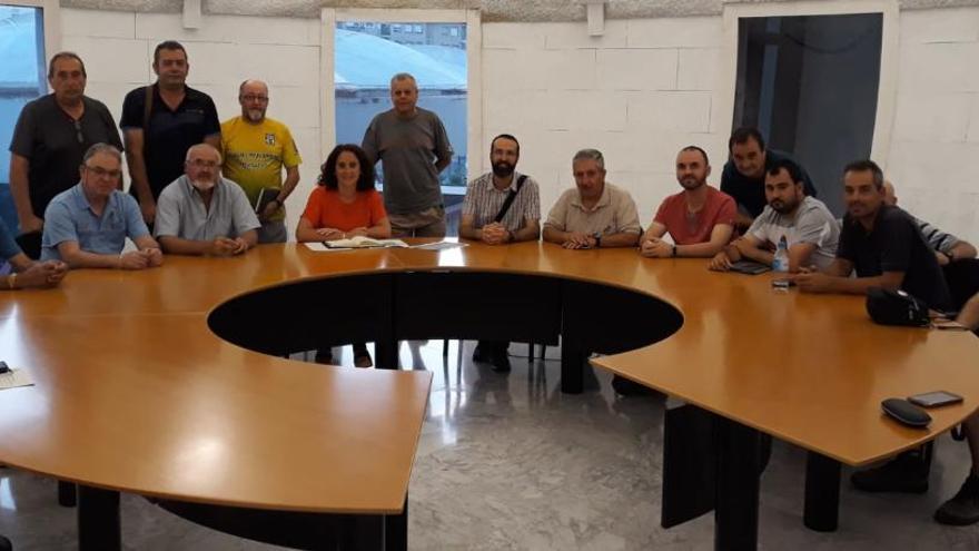 Participantes en la reunión para poner en marcha el programa de vigilancia de la Sierra de Crevillent.