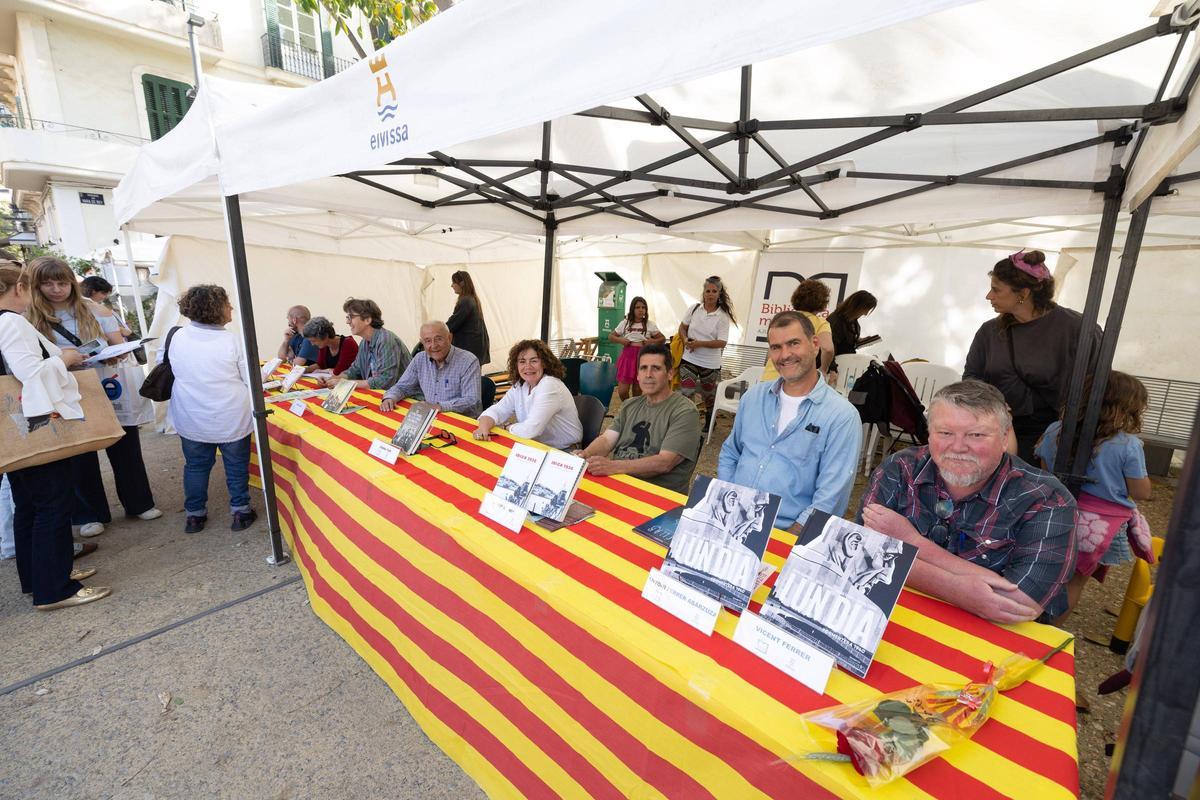Todas las imágenes de la Diada de Sant Jordi en Vara de Rey