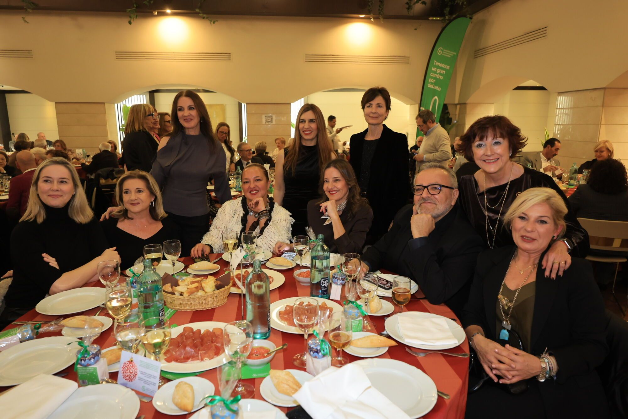 La AECC rinde homenaje al voluntariado en su tradicional cena solidaria