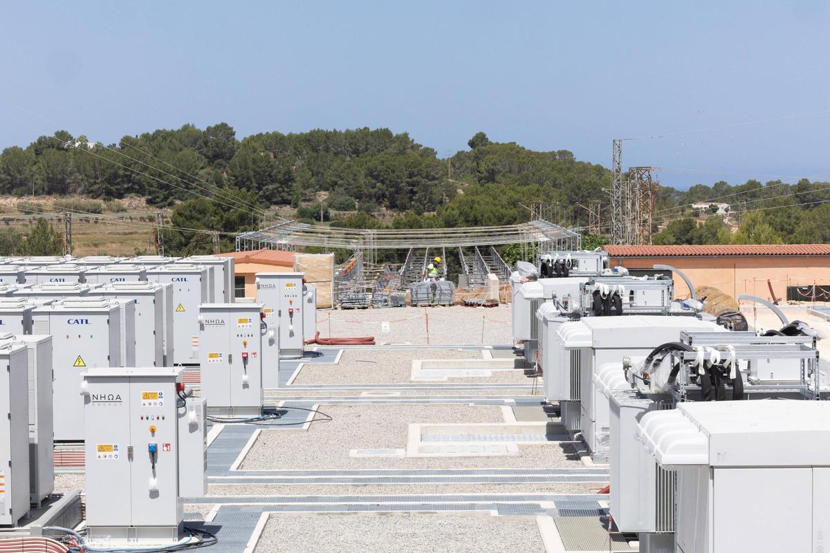 Todas las imágenes de la visita de Beatriz Corredor y Joan Groizard a la subestación eléctrica de Sant Antoni
