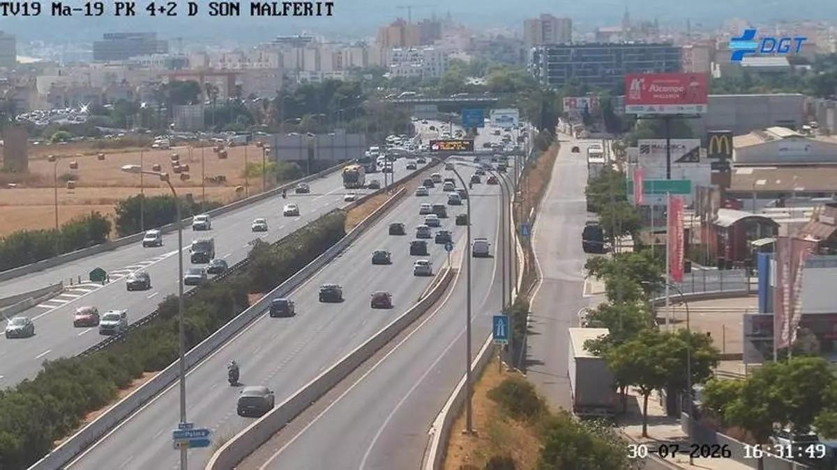 Der Brand ereignete sich auf diesem Abschnitt der Flughafenautobahn.
