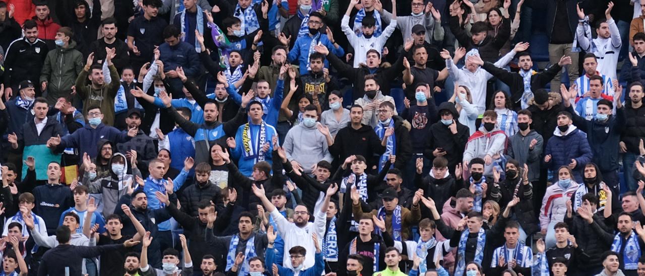 La afición del Málaga CF en La Rosaleda.