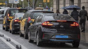 zentauroepp51671982 10 01 2020   barcelona  taxis y vtc parados en un sem foro f200112163049