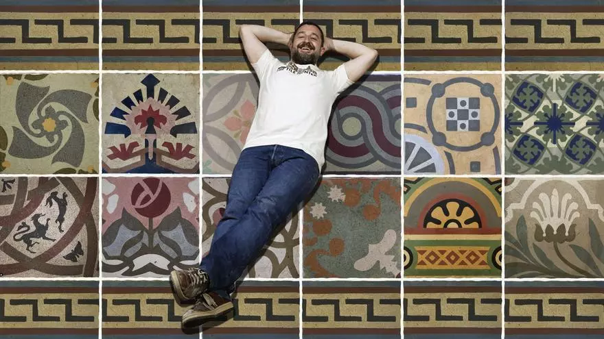 "Las baldosas vienen a mí": Joel nos enseña el futuro museo de baldosas hidráulicas