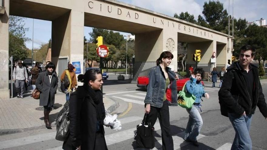 El número de mujeres en la Universidad de Zaragoza supera al de hombres