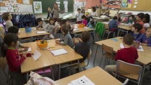 Alumnos de dos escuelas intercambian experiencias en una jornada compartida en el colegio Lanaspa-Giralt, en Terrassa, el pasado abril. 